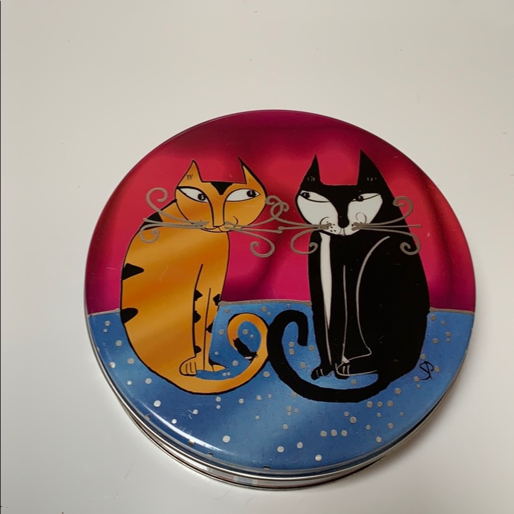 Storage tin with cats